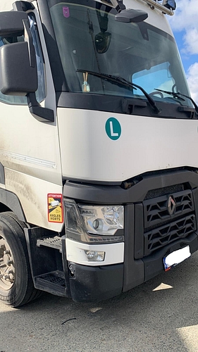 Autoutilitara N3 marca RENAULT model HD001 CPZ42A