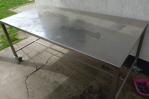 Masa de lucru din inox cu roti