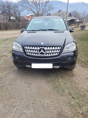 Autoturism marca Mercedes-Benz model ML 320