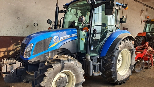 TRACTOR NEW HOLLAND - T4.75
