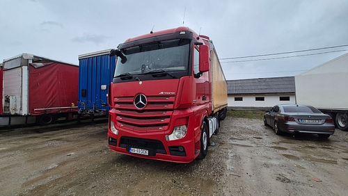Cap tractor marca Mercedes Benz model Actros