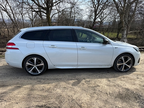 Autoturism marca PEGEOT model 308 culoare Alb