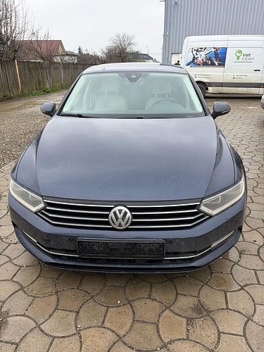 Autoturism marca Volkswagen model Passat culoare Albastru