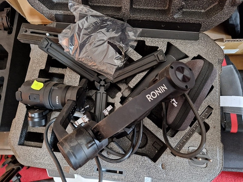 DJI RONIN si stabilizator de mana DJI RONIN