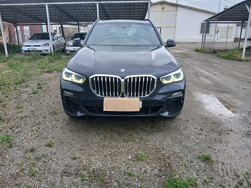 Autoturism marca BMW model X5  culoare Negru