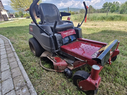 TRACTORAŞ DE TUNS GAZONUL TORRO TIMECUTTER ZS4200T