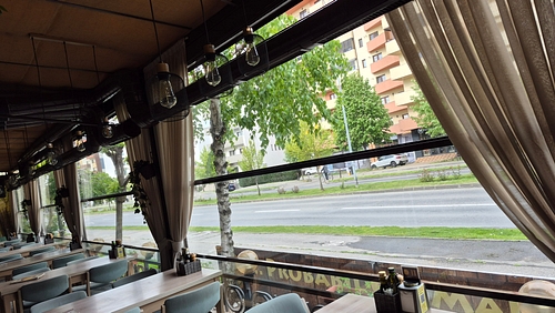 ghilotine terasa pub