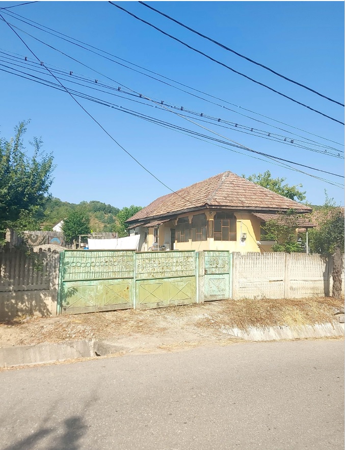 Casa si teren in com. Saulesti, jud. Gorj