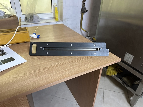 Duza liniara continua pentru tavi