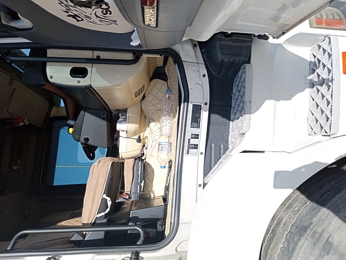 Cap tractor marca SCANIA model TIP R480LA culoare Alb