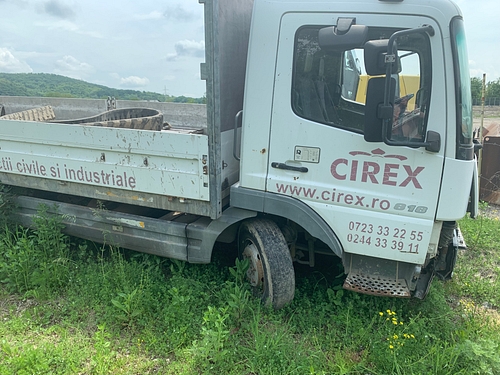 Autoutilitară N2, Ba suprastructură deschisă, marca Mercedes Benz, model Atego 818, culoare Alb