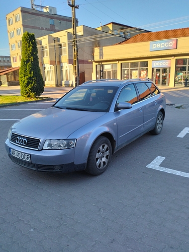 Autoturism marca Audi model A4 culoare argintiiu metalizat