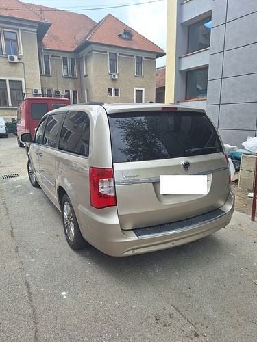 Autoturism marca Lancia model Voyager