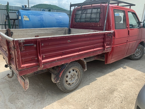 Autoutilitară N1 marca VOLKSWAGEN model Transporter Syncro culoare Rosu