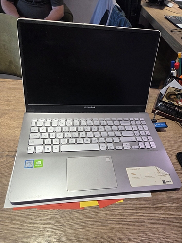 LAPTOP ASUS