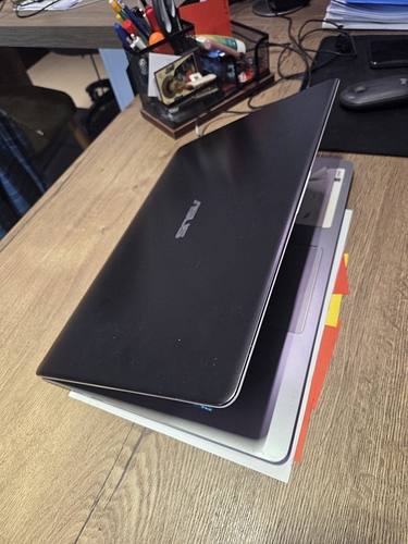 LAPTOP ASUS