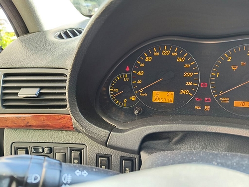 toyota_avensis_bord