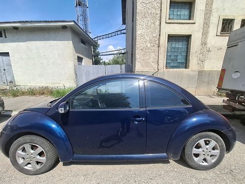 marca Volkswagen model Beetle culoare Albastru