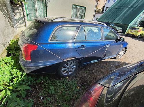 toyota_avensis_lateral