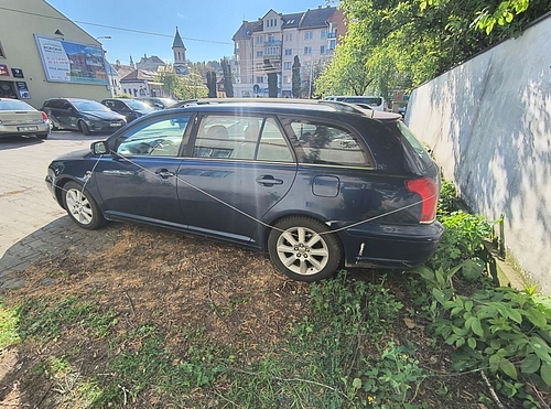 toyota_avensis_lateral_2