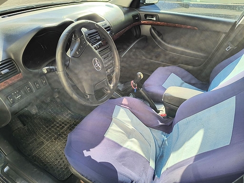 toyota_avensis_interior