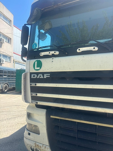 Cap tractor marca DAF culoare ALB