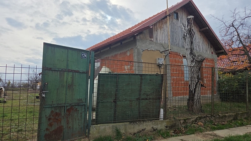  Casa + Teren agricol - in suprafata de 752 MP 
