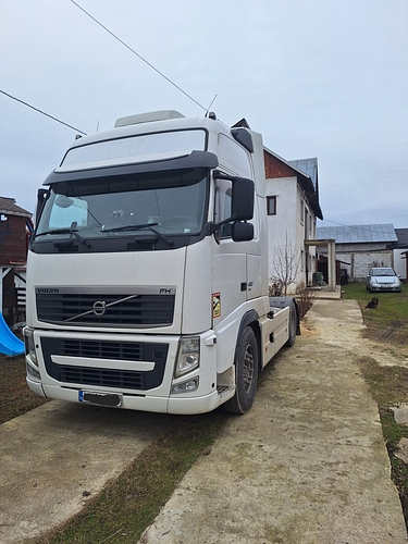 Cap tractor marca VOLVO model FH culoare ALB