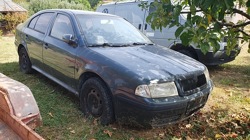 Autoturism marca Skoda model OCTAVIA culoare gri
