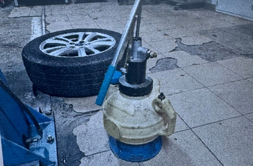 Dispozitiv pneumatic inlocuit lichid frana