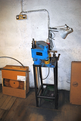 Maşină de şlefuit bandă bimetal IDEAL SMH060. În stare de funcţionare.