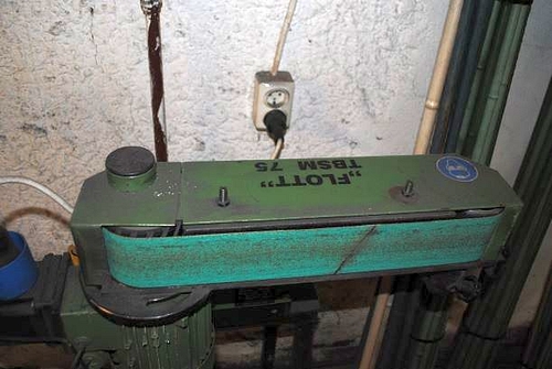 Masină de slefuit pe bandă FLOTT TBSM 75. În stare de funcţionare.