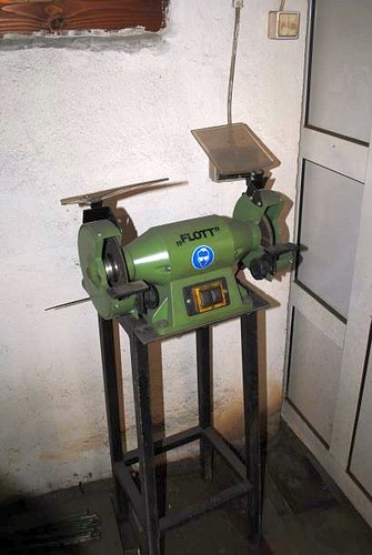 Polizor FLOTT TS175 SW. În stare de funcţionare.