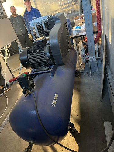 COMPRESOR CECCATO CU PISTON PE RECIPIENT DE 500 L 10HP TRIF