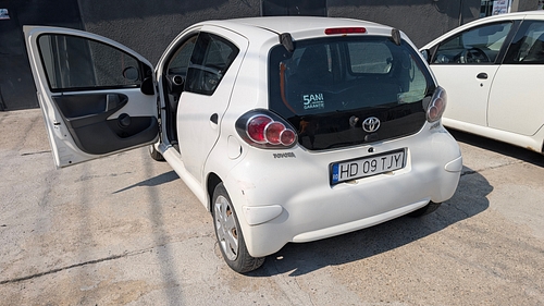 Autoturism marca Toyota culoare Alb