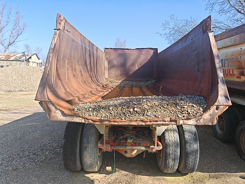Autoutilitară basculantă VOLVO TIPPER B482532, serie şasiu YV2JSG0G67B482532, înmatr. Marea Britanie