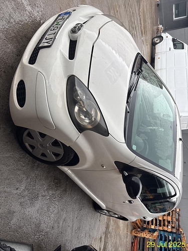 Autoturism marca Toyota model Aygo culoare Alb