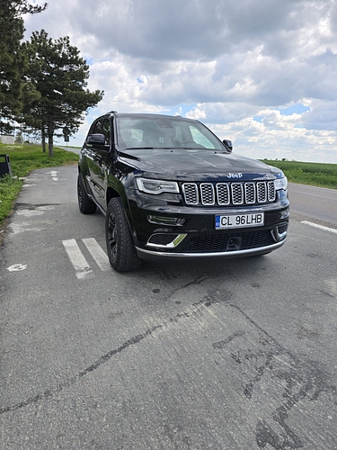 Autoturism SUV marca JEEP model GRAND CHEROKEE