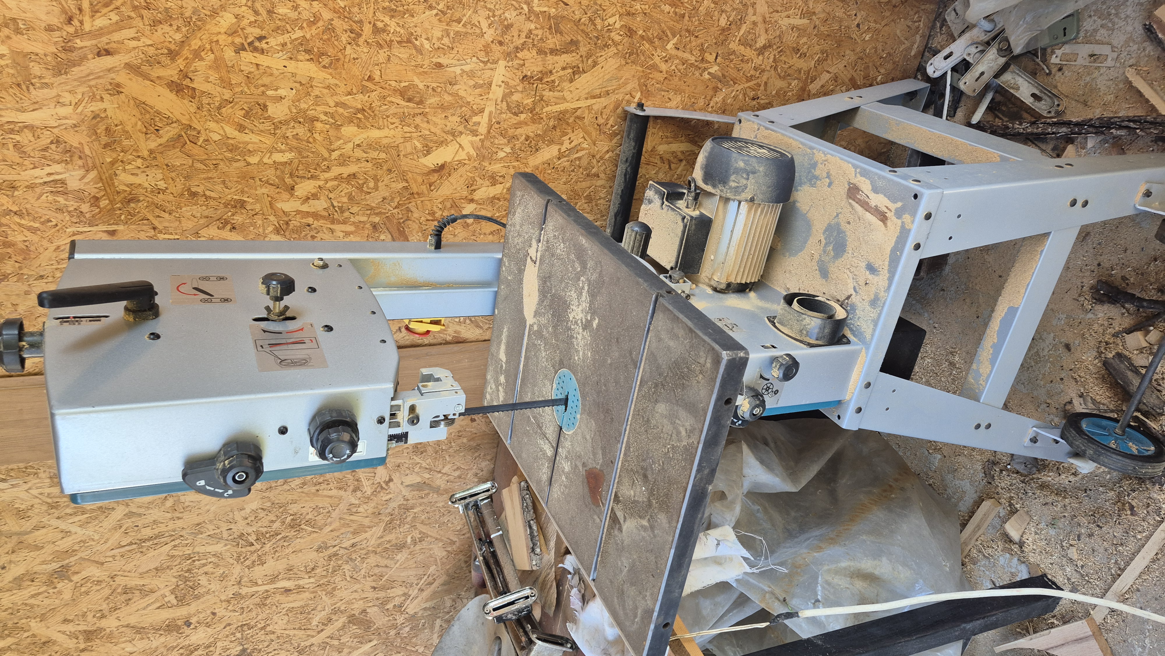 Fierastrau cu banda LB 1200F