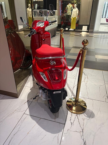 Motocicleta marca VESPA PRIMAVERA 50 RED culoare Rosu