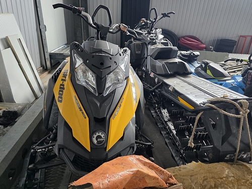 Snowmobil BOMBARDIER SKI-DOO-800