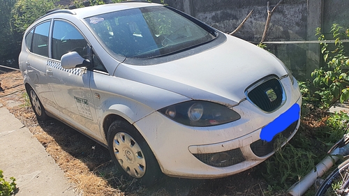 POZĂ DIN LATERAL