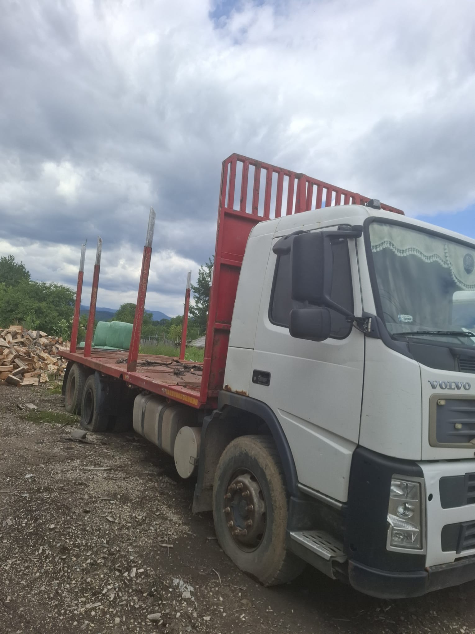 AUTOUTILITARA N3G, VOLVO FM 64 RB culoare Alb-Rosu