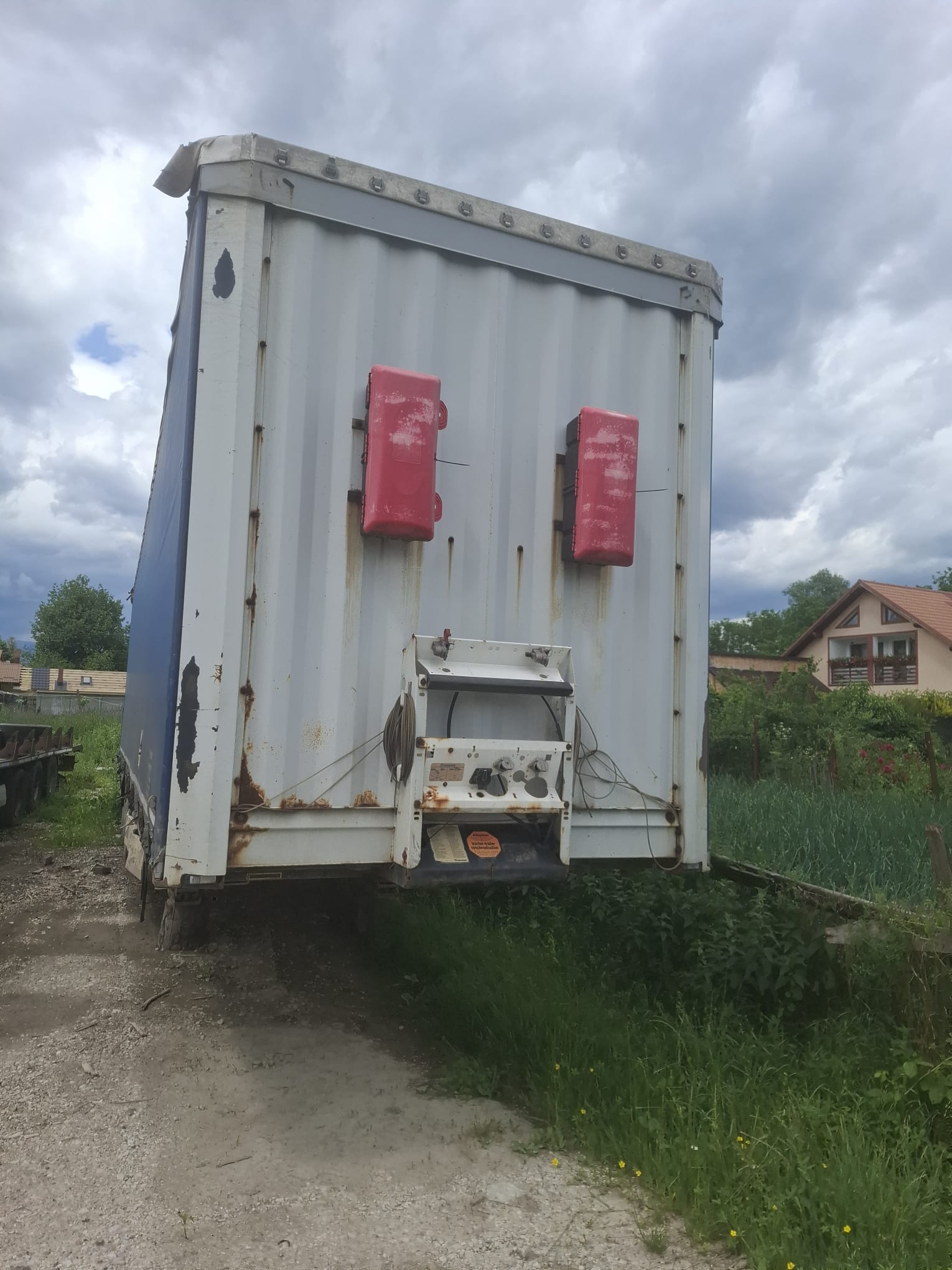 Semiremorci culoare Albastru