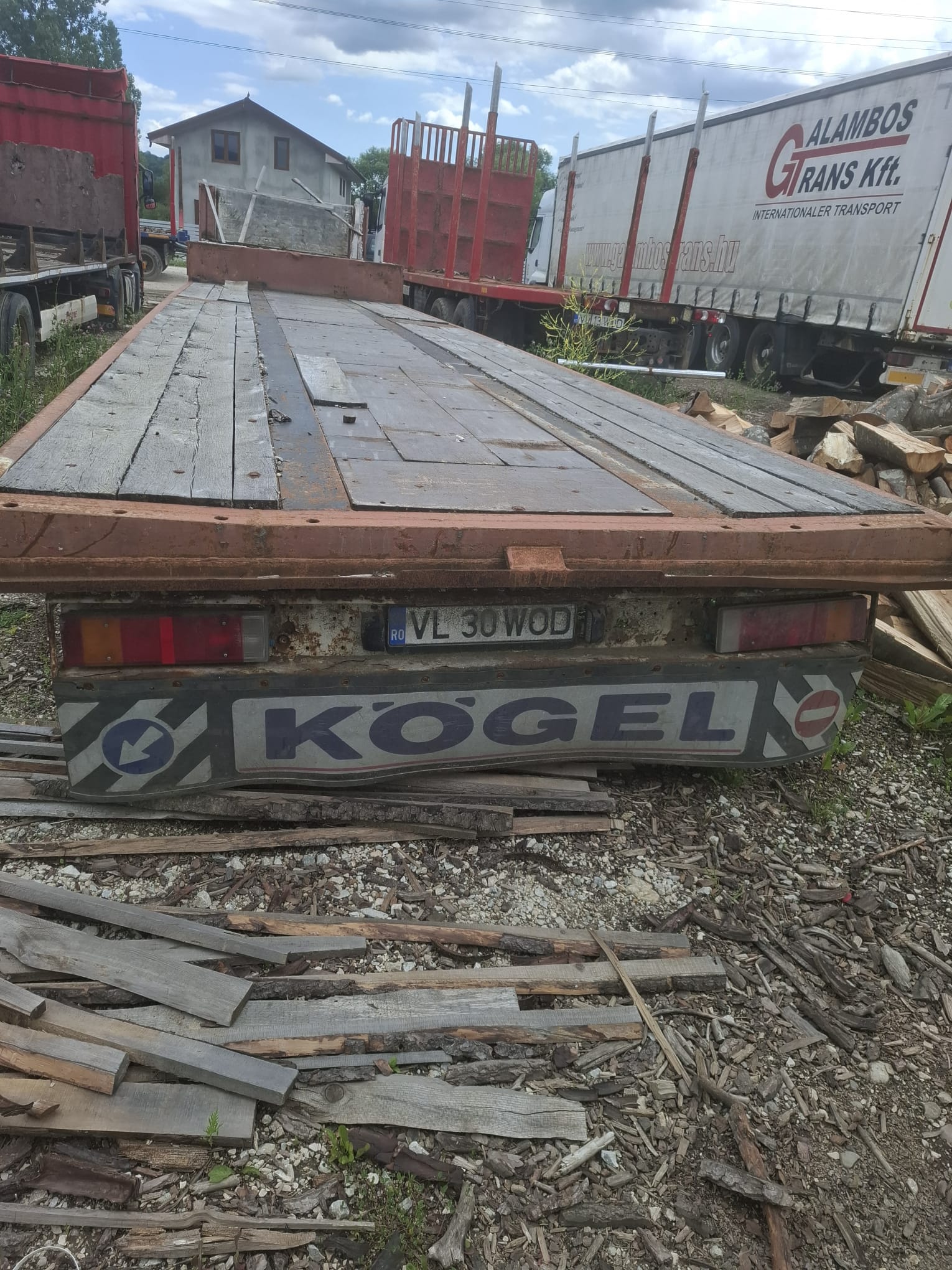 Semiremorca Kogel GN 24 culoare Rosu