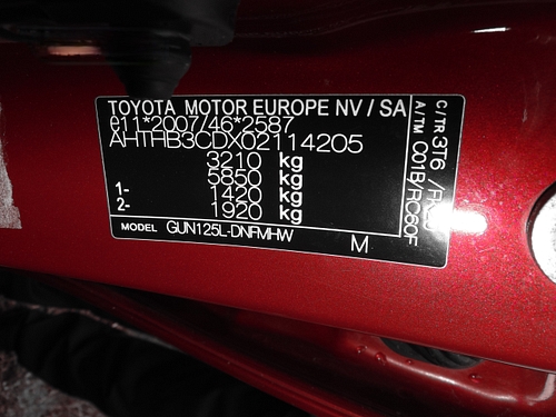 Toyota H 9