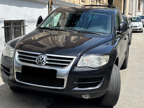 Autoturism marca Volkswagen model Touareg culoare Negru