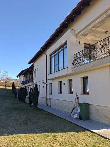 Lateral exterior