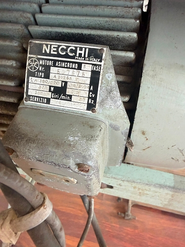 Masina de cusut NECCHI