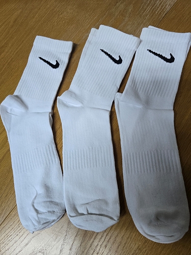 Sosete marca "Nike", culoare alba, noi.